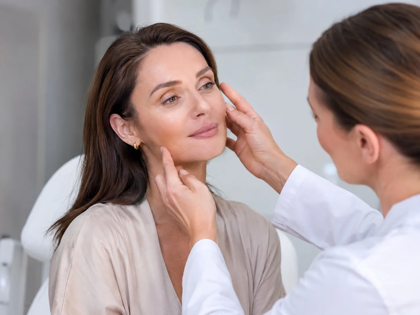 Consultation rassurante avant injections esthétiques